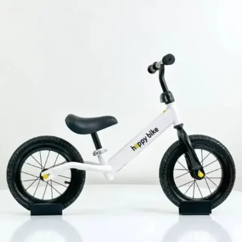 Beli balance bike za decu, savršen za učenje ravnoteže i pripremu za vožnju bicikla.