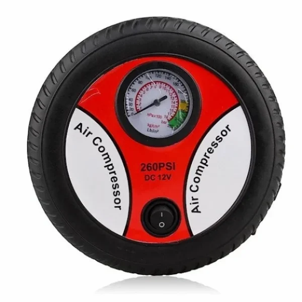 Slika prenosivog auto kompresora 12V u obliku točka, idealnog za pumpanje guma.
