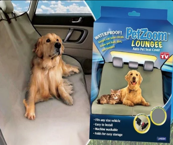 Slika prikazuje Pet Zoom prostirku za auto sedišta za ljubimce postavljenu u automobilu